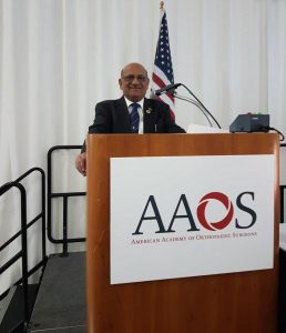 Dr-Shekhar-Agarwal-Givinig-lecture-at-the-American-Aademy-of-Orthopaedic-Surgeons-march-2017-San-Diego-USA